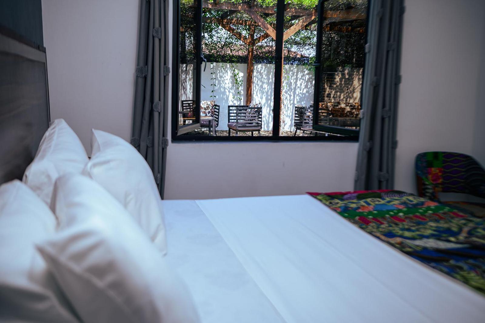 Ahome Guest House & Lounge Ломе Екстер'єр фото